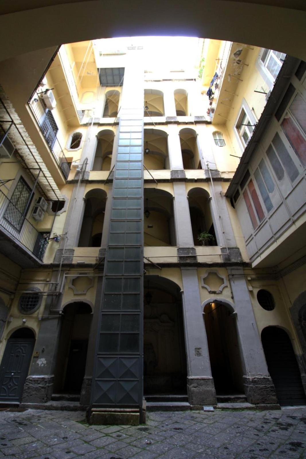Lizzy'S House Apartment Napoli Bagian luar foto