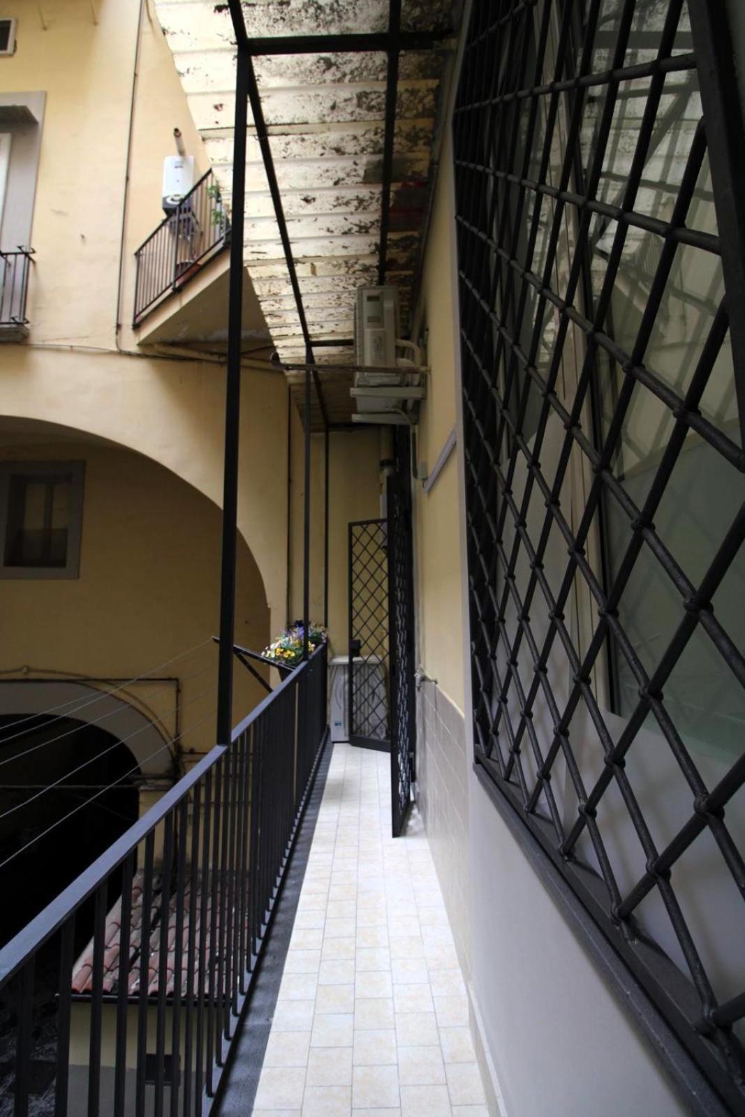 Lizzy'S House Apartment Napoli Bagian luar foto