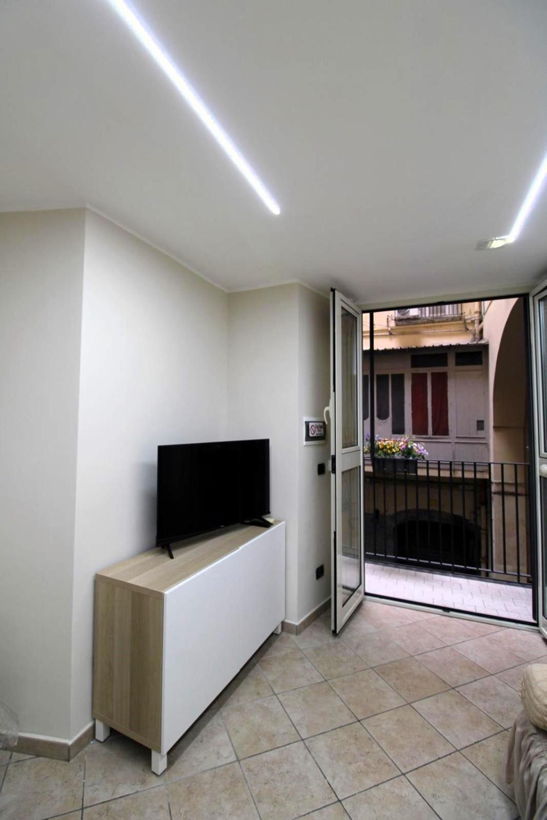 Lizzy'S House Apartment Napoli Bagian luar foto