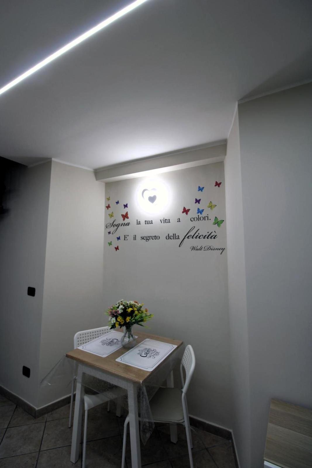 Lizzy'S House Apartment Napoli Bagian luar foto
