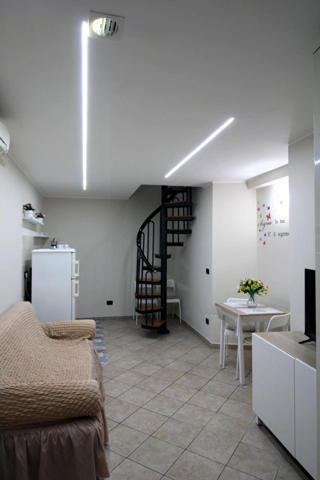 Lizzy'S House Apartment Napoli Bagian luar foto